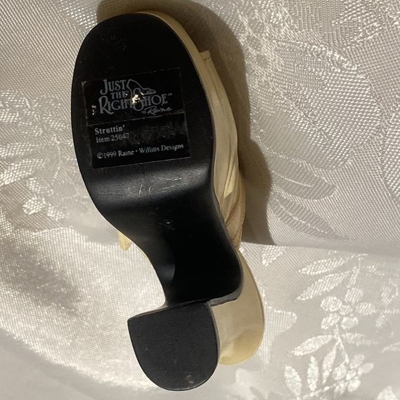 Platform shoe ornament with original packaging and certificate of authenticity - Picture 6 of 11